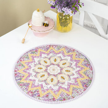 Point of view Kaleidoscope Folded Star Table Topper Kit - Sweet Honey Bee
