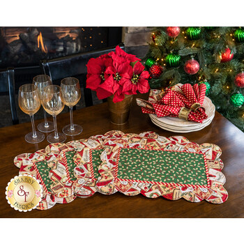  Scalloped Placemats Kit - Postcard Holiday - Makes 4, Image