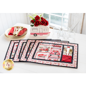  Hugs, Kisses & Special Wishes Placemats Kit, Image