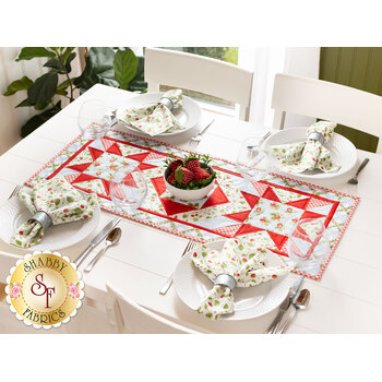  Madison Table Runner Kit - Strawberry Garden, Image