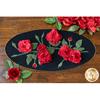  Rose Wool Table Topper Kit, Image