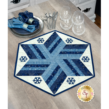SAMPLE - 60 Degree Diamond Table Topper - Stof Christmas 2024