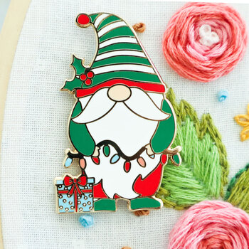 Christmas Gnome Magnetic Needle Minder, Image