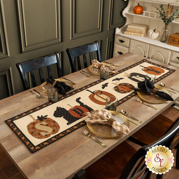  Spooky Kitty Table Runner Kit, Image