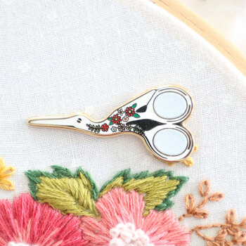 Embroidery Scissors Magnetic Needle Minder