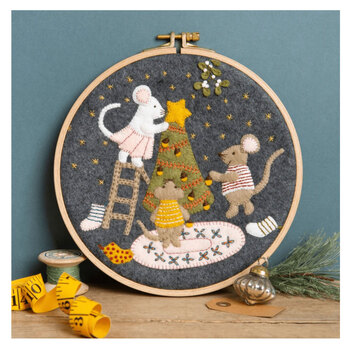 Christmas with the Mouse Family Wool Mix Appliqué Kit
