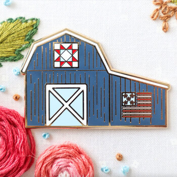 Patriotic Barn Magnetic Needle Minder