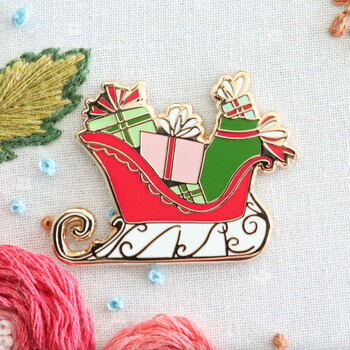Santa's Sleigh Magnetic Needle Minder