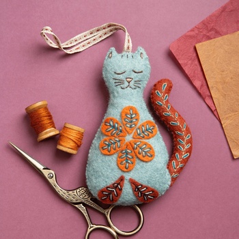 Folk Embroidered Cat Felt Wool Mix Craft Mini Kit