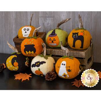  Eek! Spooks! Stuffed Pumpkins Wool Kit #236 - Bareroots, Image