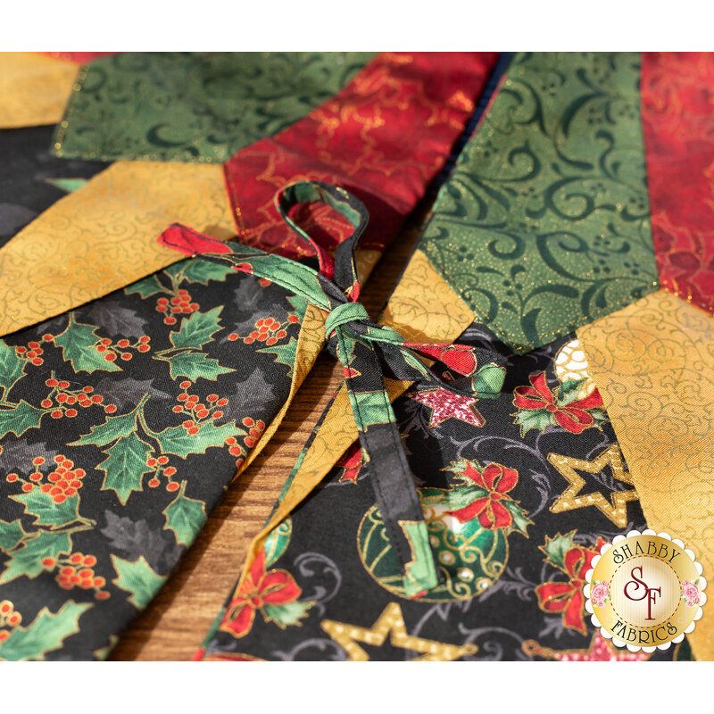 Dresden Christmas Tree Skirt, Hoffman Fabrics, by Quilt Fox Design, Red Green Gold, QFDTS-4 shops Black, Finished 40