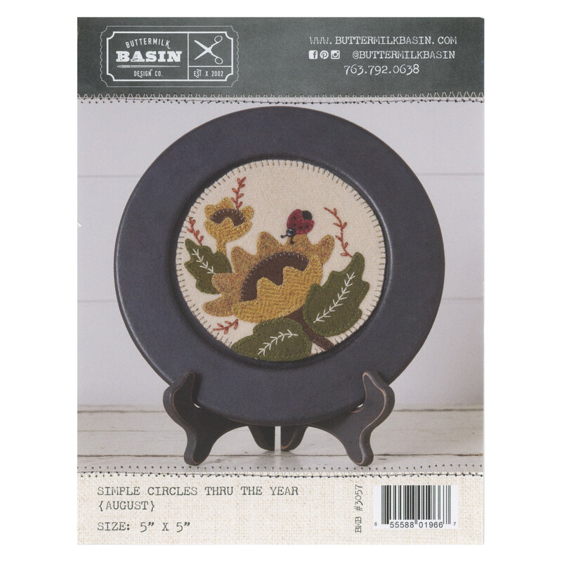 The front of the pattern showing the finished project displayed on a plate for decor.