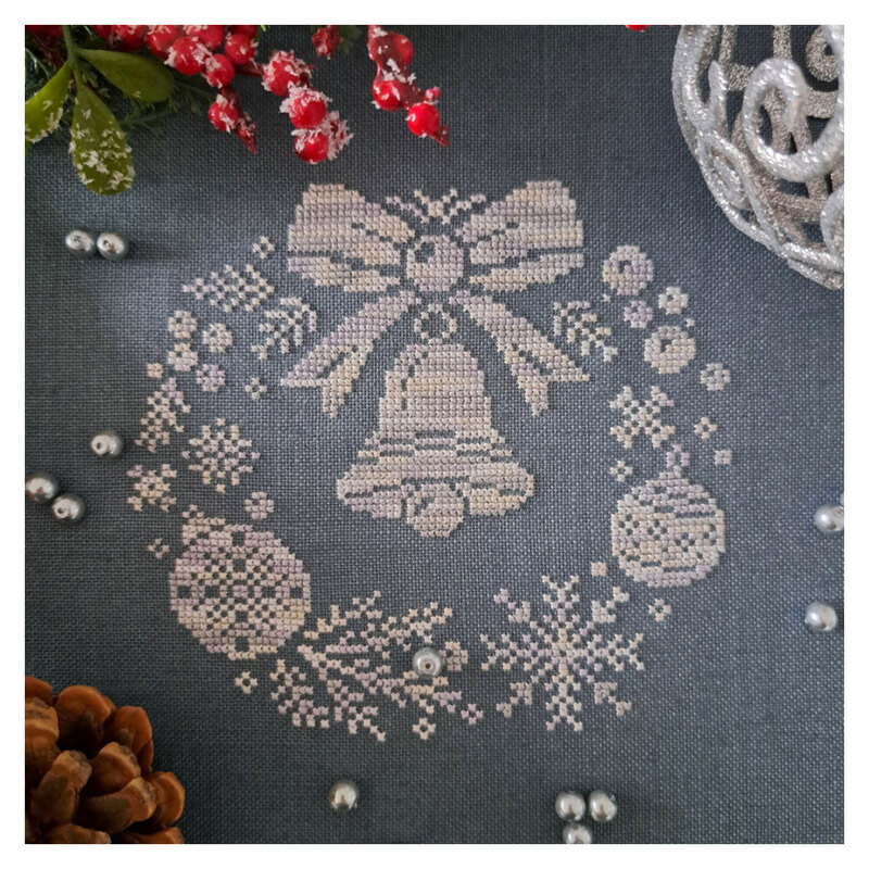The completed design with coordinating décor. 